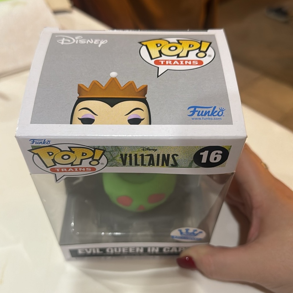 Funko Pop Evil Queen - Picture 3 of 4
